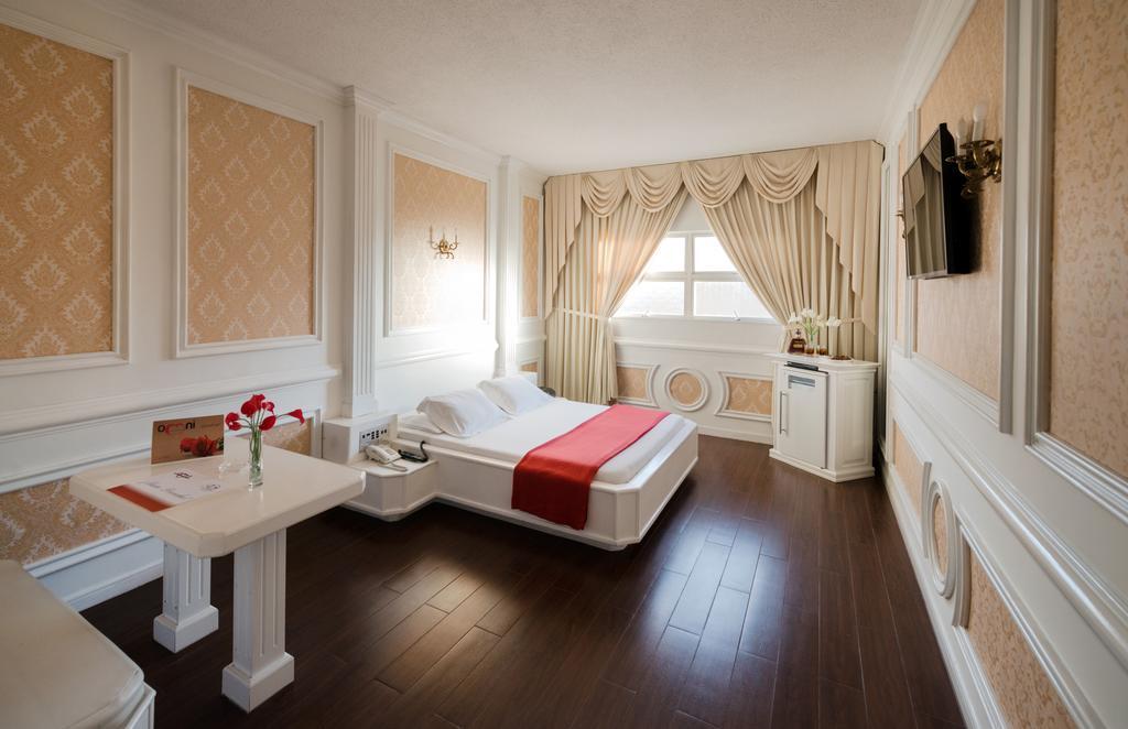 Omni Auto Hotel Guatemala City Room photo
